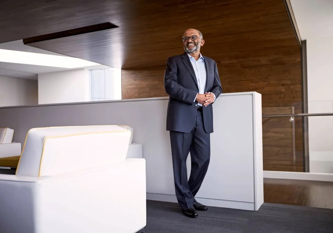 Adobe: Shantanu Narayen's Departure Fuels Doubts About His Leadership